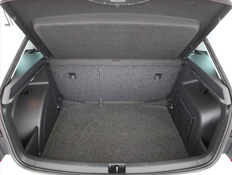 Škoda Rapid (2014) Spaceback 1.2 TSI, ČR,1.maj - fotka 16 z 17