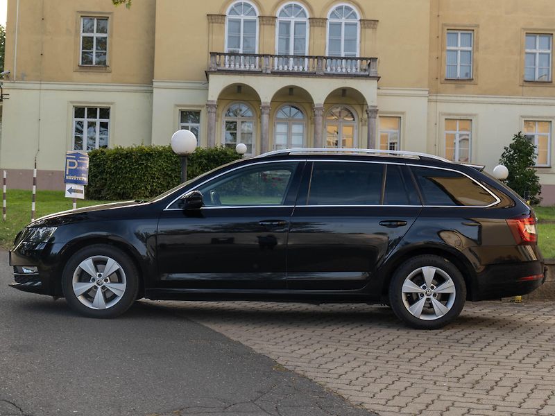 Škoda Octavia 1.4 TSI 110 kW DSG Tažné CarPl - fotka 4 z 34