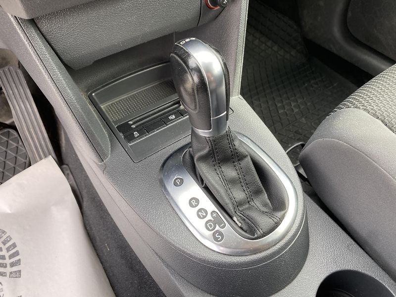 Volkswagen Touran 2.0TDi 140PS DSG TAŽNÉ - fotka 42 z 47