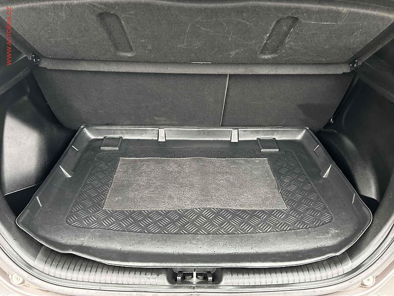 Hyundai ix20 (2015) 1.4 CVVT, 2.maj,ČR, AC, temp - fotka 7 z 17