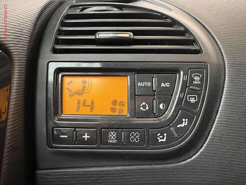 Citroën C4 Picasso (2012) 1.6 HDI 7míst, ČR, AC, temp. - fotka 15 z 17