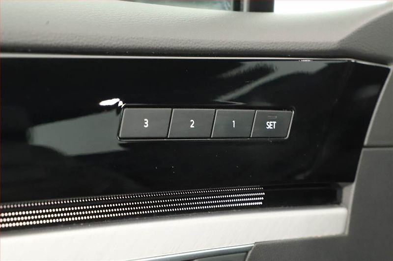 Volkswagen Touareg (2023) 3.0 TDI - fotka 18 z 22