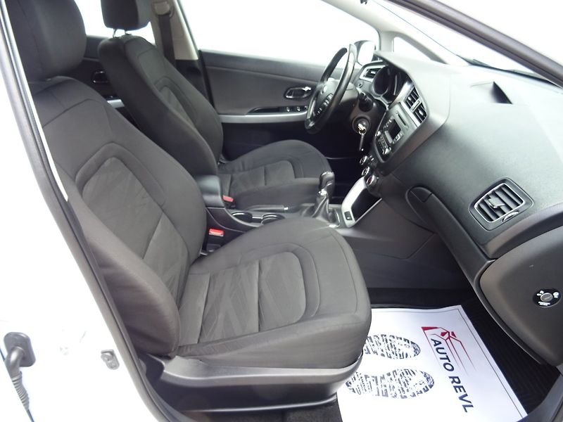 Kia Ceed (2017) 1.6GDi,99kW,1majČR,s.kni,klima - fotka 12 z 23