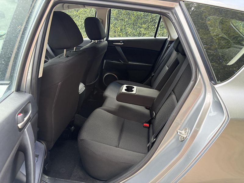 Mazda 3 2.0 Sport Edition - fotka 20 z 32