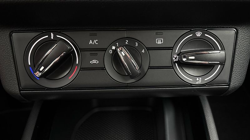 Škoda Scala 1.0 TSI Ambition - fotka 13 z 23