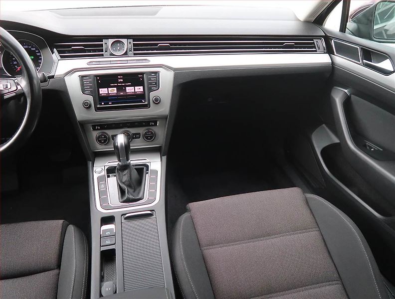 Volkswagen Passat (2016) Comfortline 2.0 TDI, Automat - fotka 8 z 14