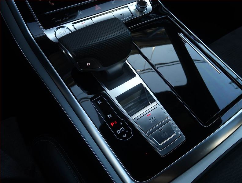 Audi Q8 (2019) 50 TDI - fotka 13 z 32