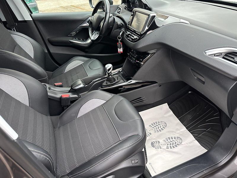 Peugeot 2008 (2016) 1.2 96kw Allure - fotka 13 z 25