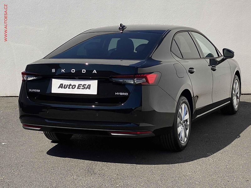 Škoda Superb (2026) 1.5 e-TSi, ČR, Selection, DSG - fotka 4 z 21