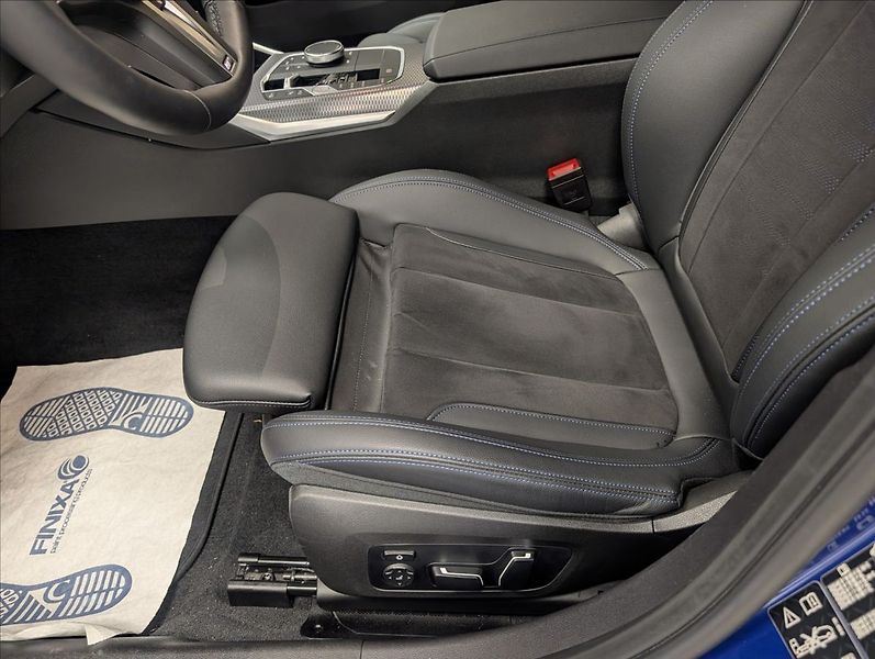 BMW Řada 3 320 i xDrive - fotka 15 z 31