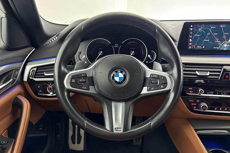 BMW Řada 5 540i xDrive - fotka 21 z 24