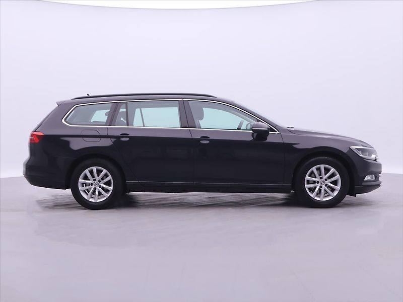 Volkswagen Passat 1,6 TDI Highline Aut klima LED - fotka 8 z 27
