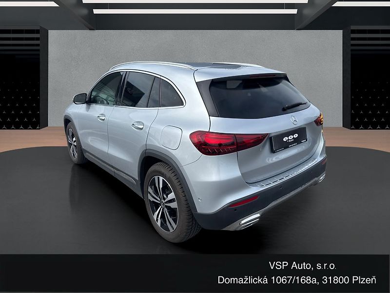 Mercedes-Benz GLA PROGRESSIVE 200d 4MATIC - fotka 3 z 19