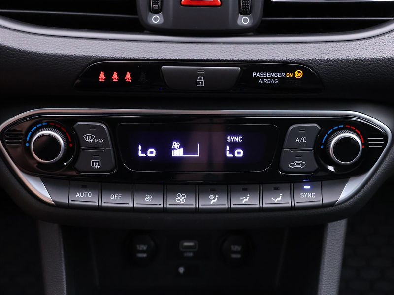 Hyundai i30 1,0 T-GDI Automat CZ Smart DPH - fotka 22 z 31