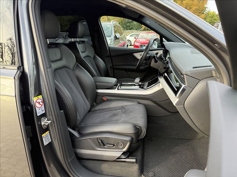 Audi Q7 50 TDI S-Line Quattro - fotka 8 z 37