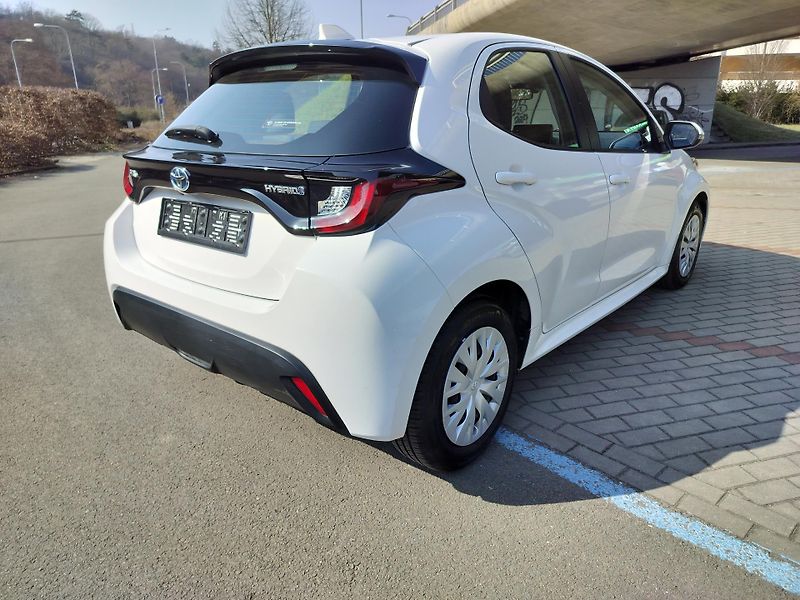 Toyota Yaris 1.5 VVT-i Hybrid - fotka 7 z 25