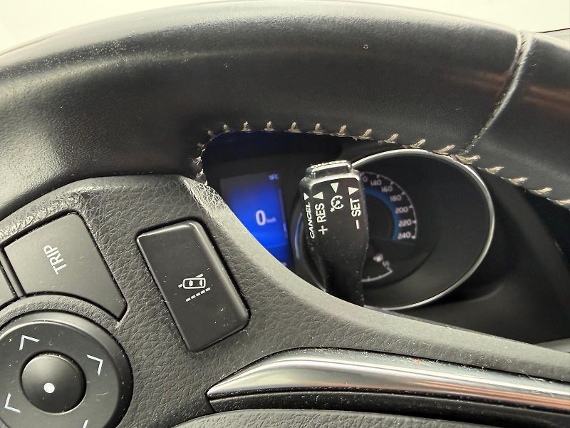 Toyota Auris 1.8 HSD e-CVT Selection - fotka 18 z 27
