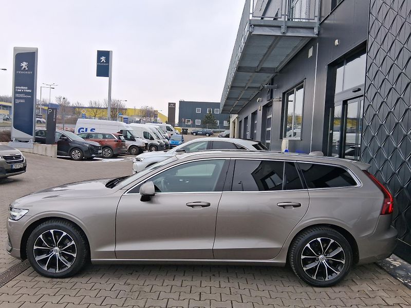 Volvo V60 MOMENTUM 2.0 D3 110 kW - fotka 4 z 27