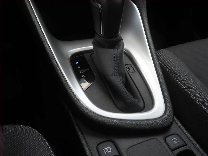 Toyota Yaris (2021) 1.5 VVT-i Hybrid, Automat - fotka 13 z 18