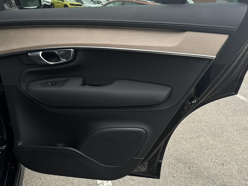 Volvo XC90 B5 AWD PLUS 360/ 7.m* / +kola  - fotka 21 z 49