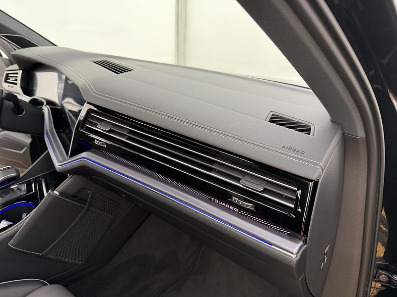 Volkswagen Touareg 3.0Tdi*210kw*1-MAJ*DPH*R-Line* - fotka 23 z 49
