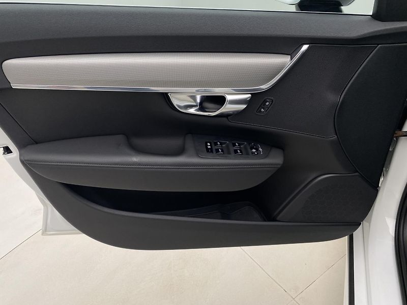 Volvo V90 B4 MOMENTUM AUT CZ - fotka 7 z 47