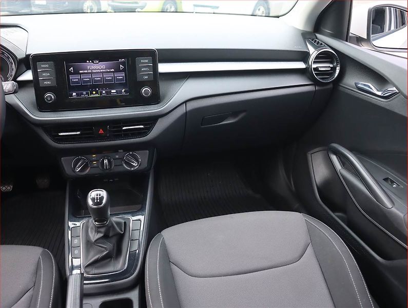 Škoda Fabia (2023) 1.0 TSI, Tempomat - fotka 8 z 17