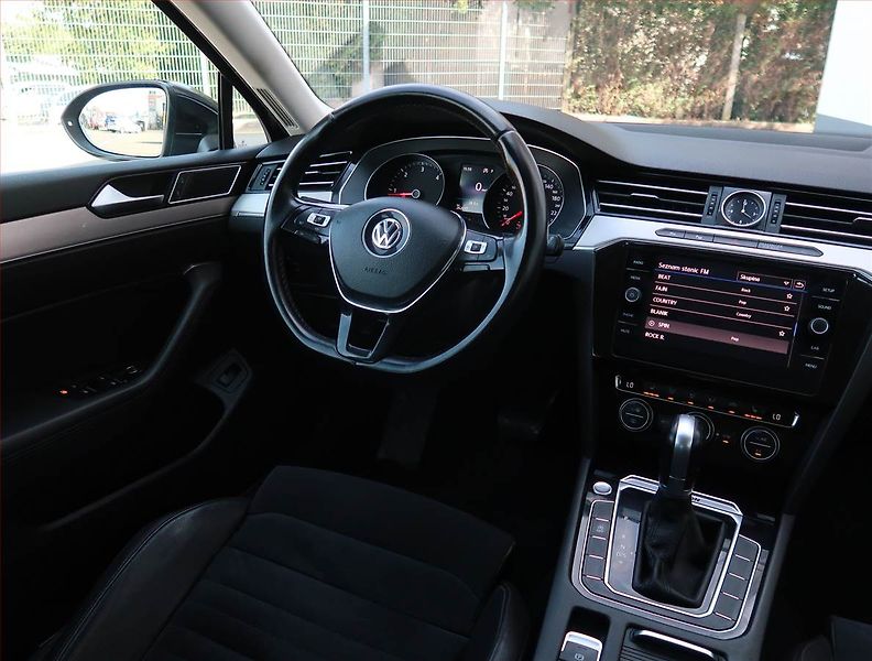 Volkswagen Passat (2018) 2.0 TDI, 4X4, Automat, Kůže - fotka 7 z 19