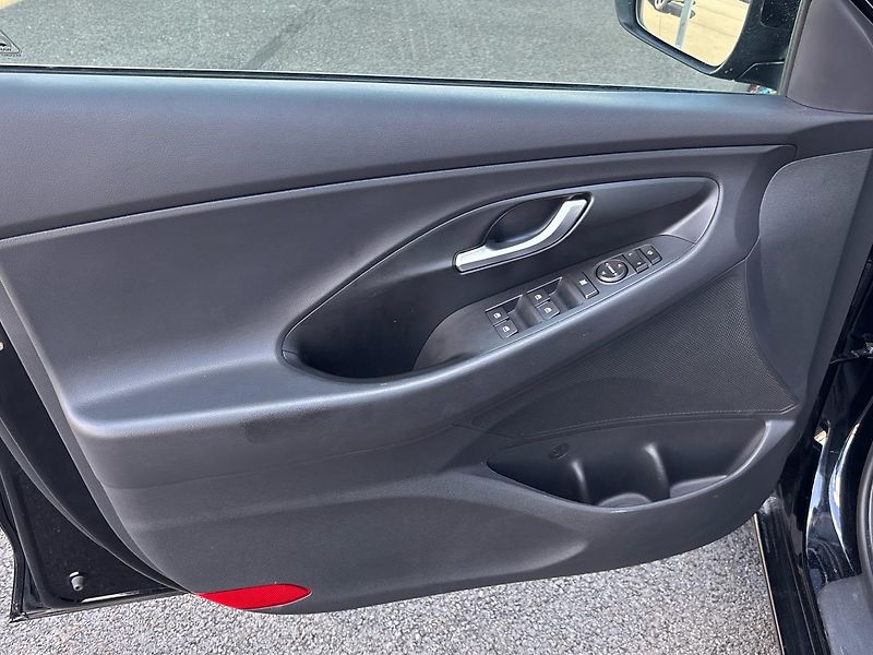 Hyundai i30 MHEV Smart - fotka 13 z 25