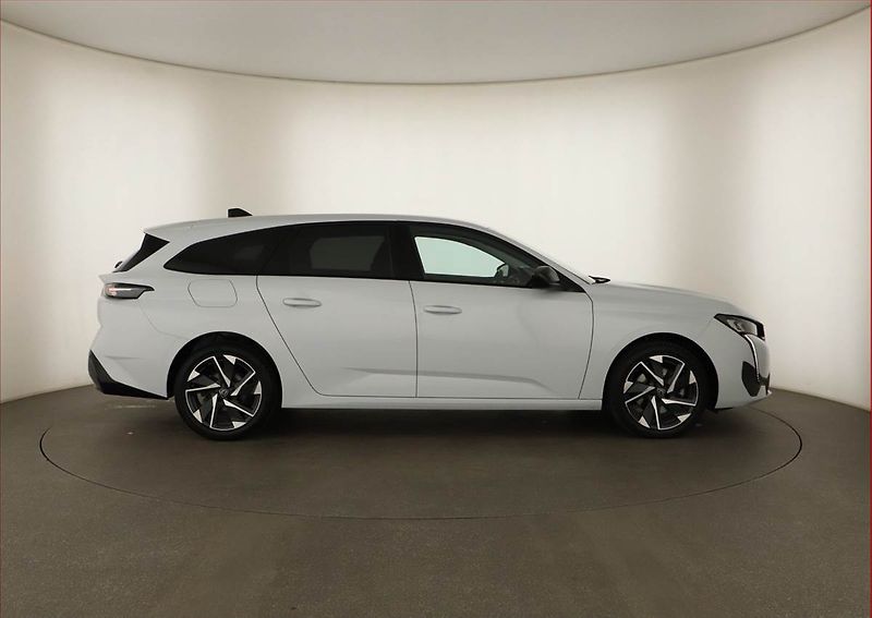 Peugeot 308 (2024) Allure 1.2 PureTech - fotka 6 z 18