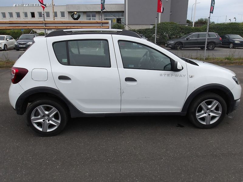 Dacia Sandero 1,0i 66kW STEPWAY  ČR NAJ.4000 - fotka 6 z 24