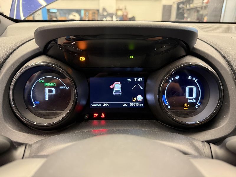 Toyota Yaris 1.5 hybrid 68 kW - fotka 17 z 21