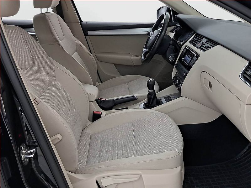 Škoda Octavia (2014) Ambition 1.6 TDI, 4X4 - fotka 9 z 16