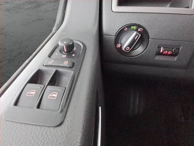 Volkswagen Multivan (2011) 2.0 TDI - fotka 15 z 17