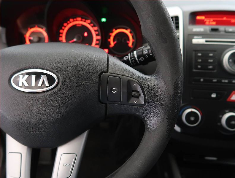 Kia Ceed (2010) 1.6 CRDi, slušný stav - fotka 15 z 16