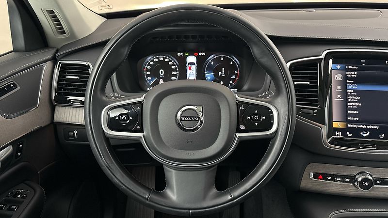 Volvo XC90 2.0 B5 AUT AWD Inscription - fotka 9 z 33