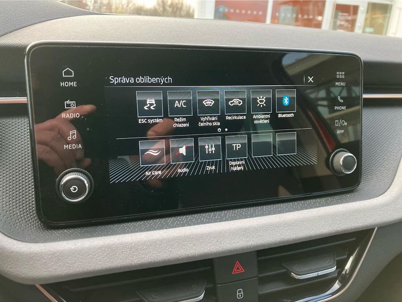 Škoda Scala 1.0 TSI 85 kW TOP SELECTION - fotka 19 z 30