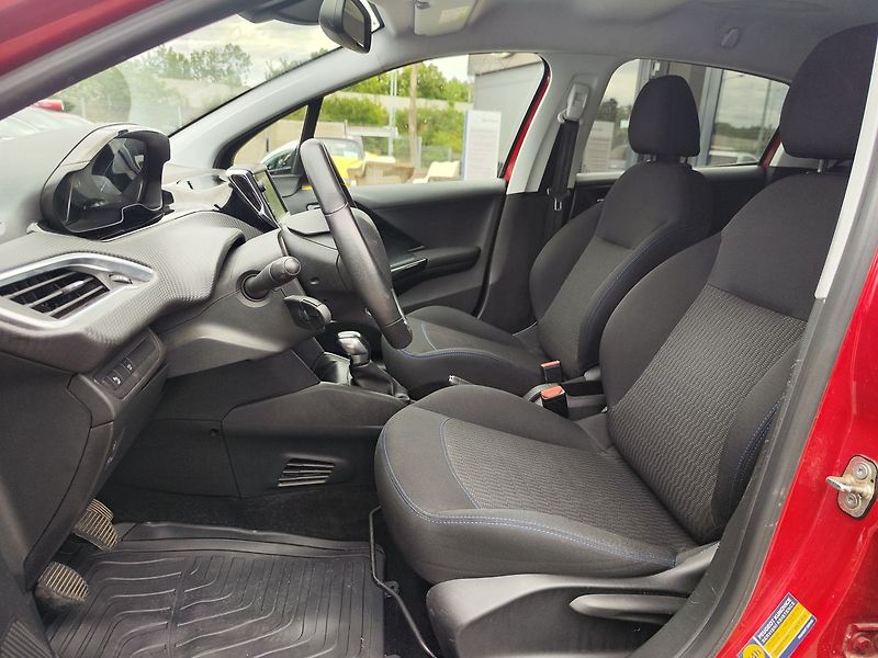 Peugeot 208 1.2 PureTech/61kW SIGNATURE - fotka 12 z 26