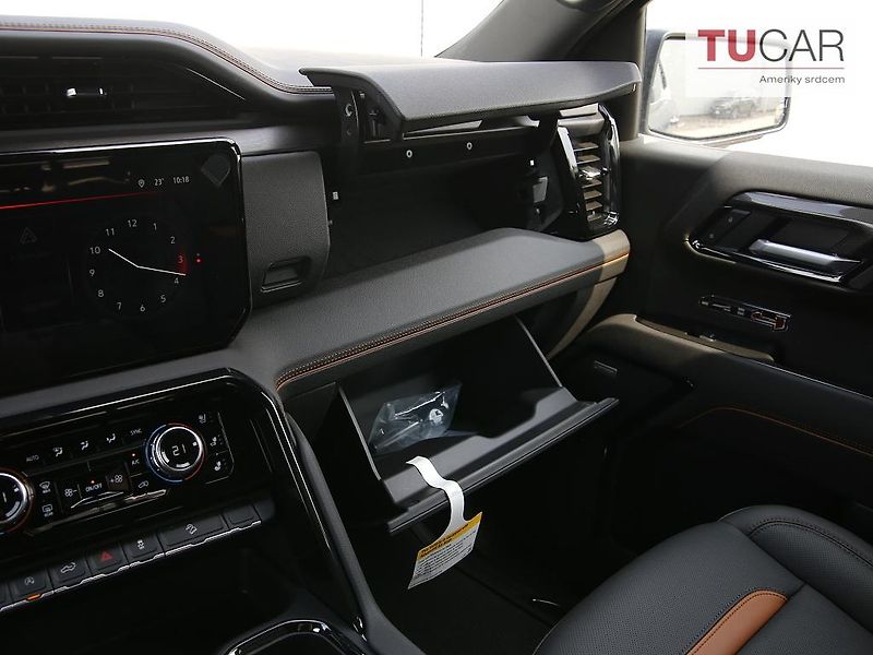 Chevrolet Silverado (2026) ZR2 6.2 V8  - fotka 35 z 48