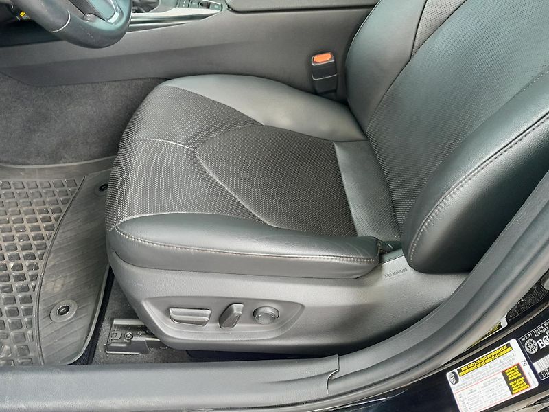 Toyota Camry (2020) XLE 3,6V6 1.maj. ČR  - fotka 21 z 41