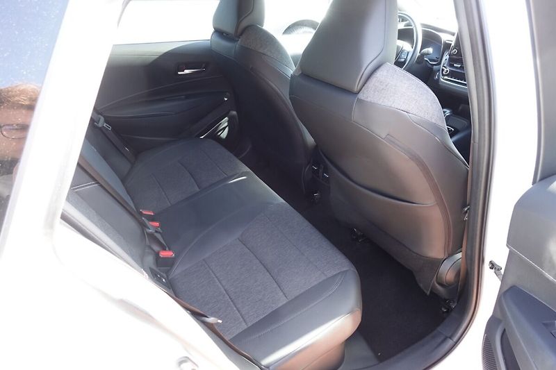 Toyota Corolla 1.8HEV CVT  Comfort Style Tech - fotka 13 z 31