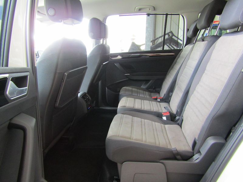 Volkswagen Touran Highline 1,5 TSI 110KW DSG - fotka 25 z 30