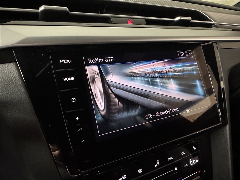 Volkswagen Arteon Shooting Brake 1,4 TSi  DSG eHybrid R-line 36 - fotka 36 z 48