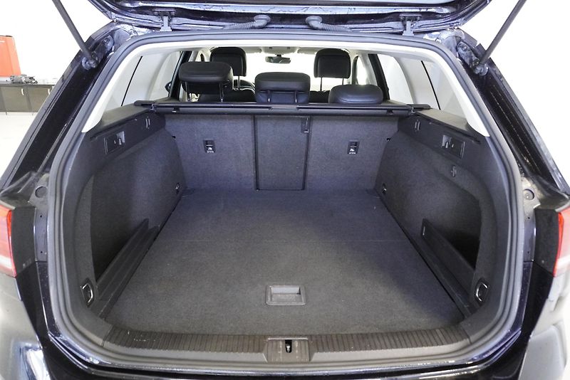 Volkswagen Passat 2.0TDi HIGHLINE DSG - fotka 11 z 42
