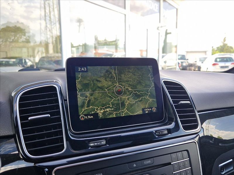 Mercedes-Benz GLE 3,0 i AMG 270kW 4MATIC PANORAM - fotka 29 z 50
