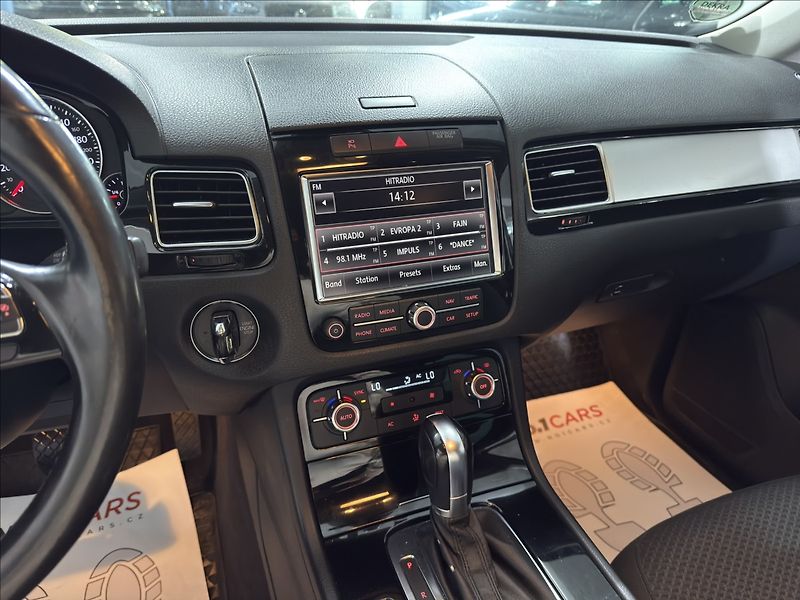 Volkswagen Touareg 3,0   TDI PO ROZVODECH ACC 360 - fotka 13 z 28