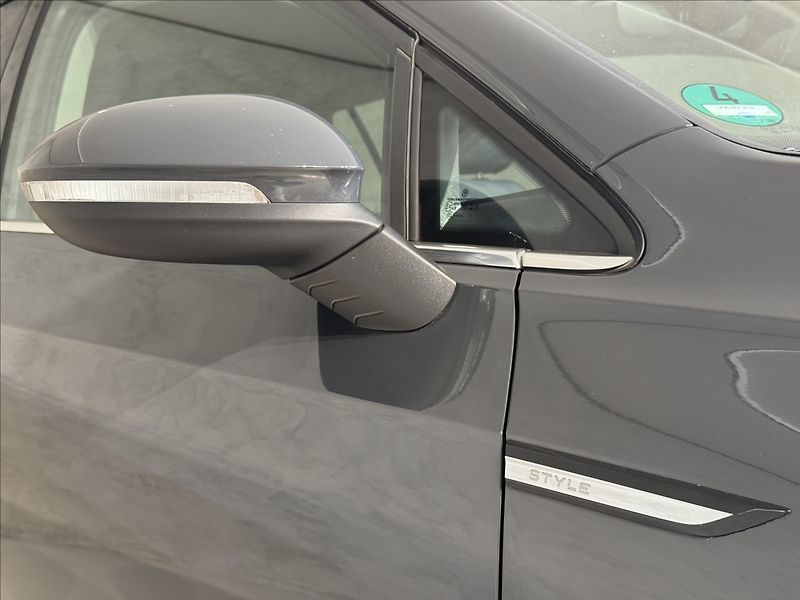 Volkswagen Golf 2,0 TDi  DSG Style LED Assist - fotka 6 z 47