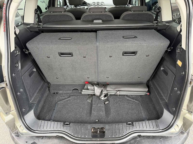 Ford S-MAX (2013) 2.0 TDCi, Titanium - fotka 7 z 16