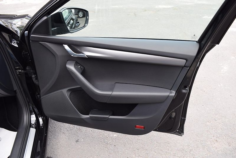 Škoda Octavia (2018) 1.5TSI 110kw CLEVER LED TAŽNÉ - fotka 38 z 45
