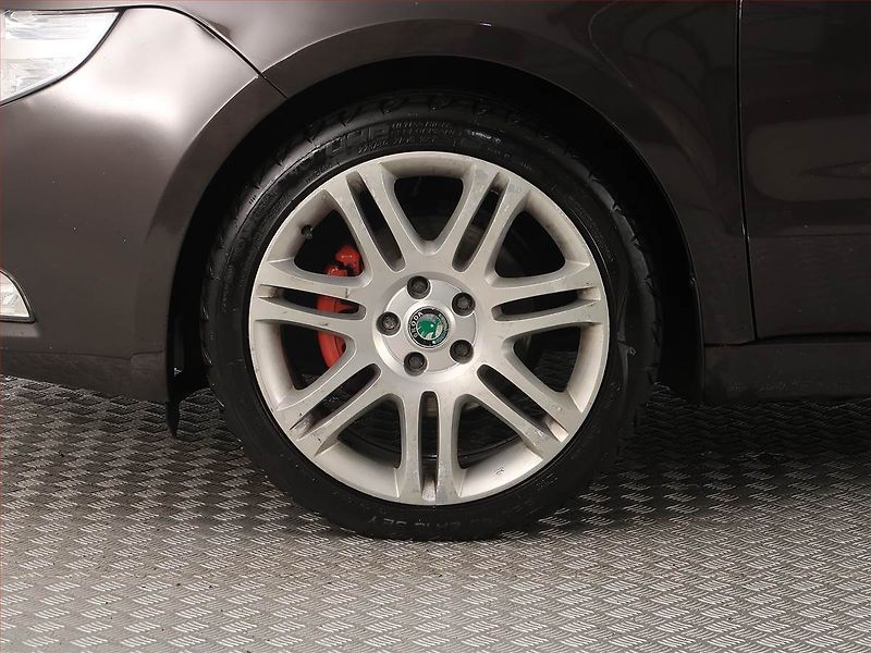 Škoda Superb (2011) Elegance 1.6 TDI, Navi - fotka 14 z 17